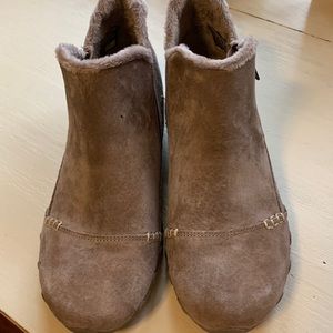 Sketchers, lightly fur-lined Ankle boots, Suede like